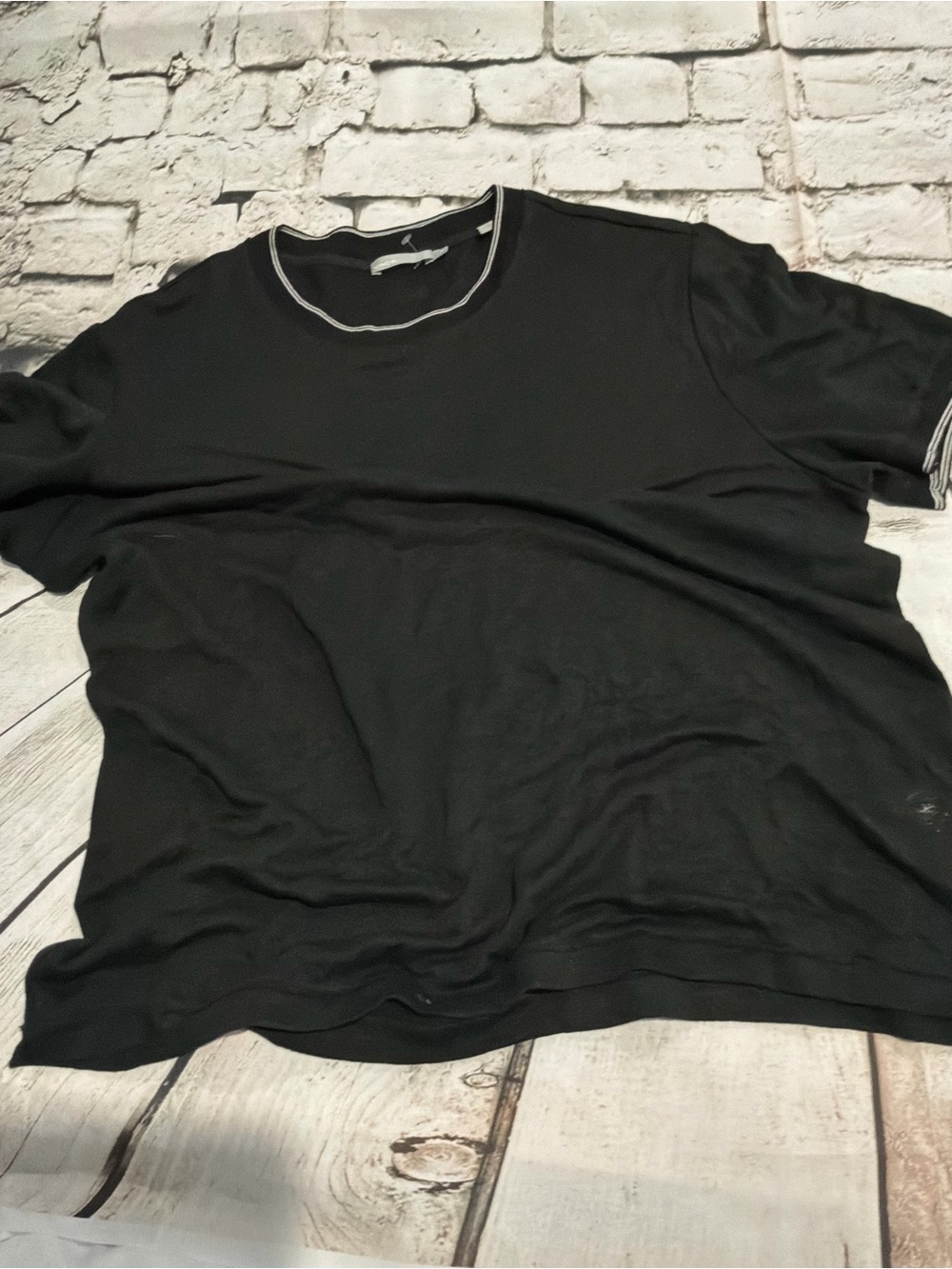 Vince Black Short-Sleeve Crewneck T-Shirt with Contrast Trim